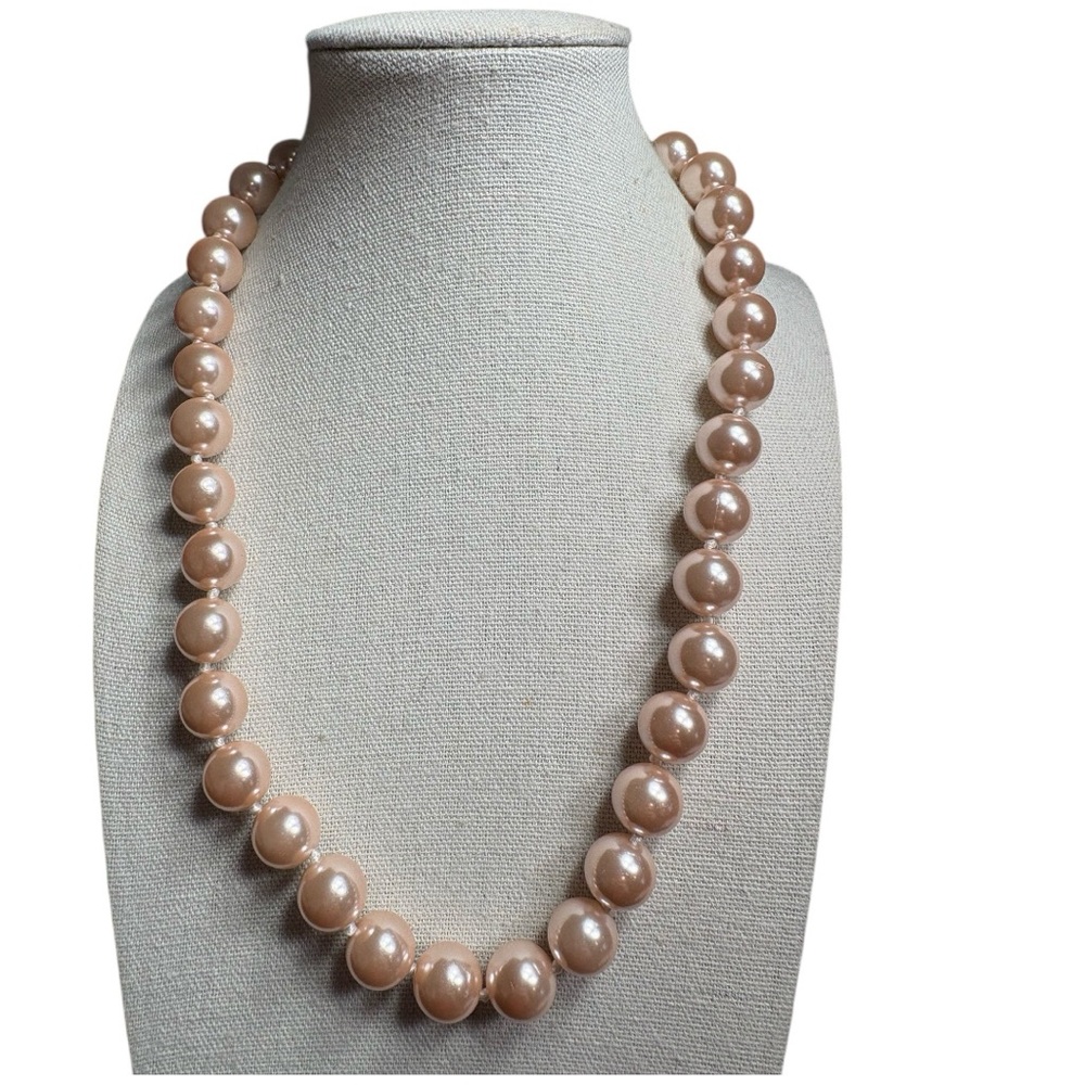 Kenneth Jay Lane Lustrous Blush Pearl Necklace